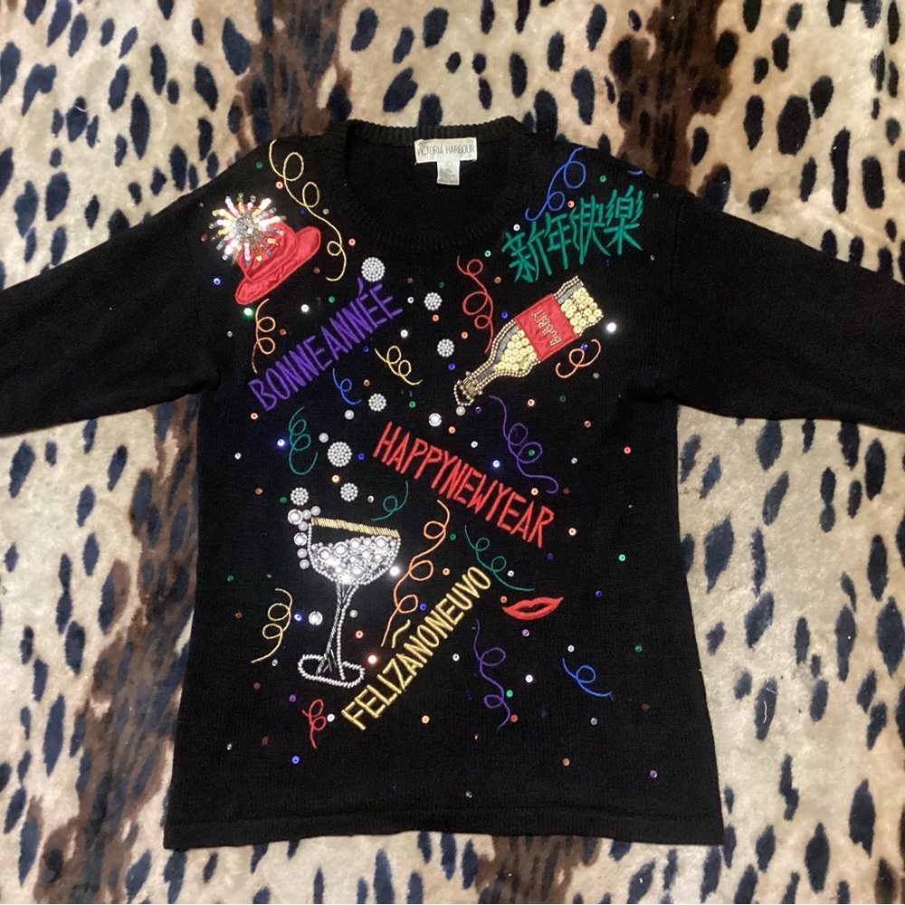 HAPPY NEW YEAR FELIZ BONNE ANNEE SWEATER VICTORIA HARBOR..